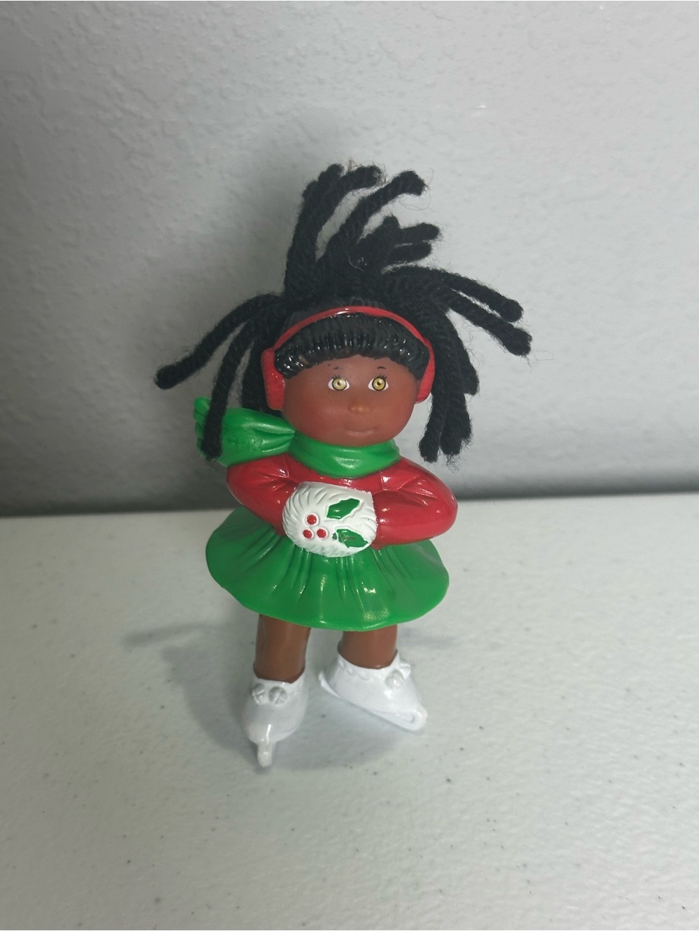 Vintage 1992 Cabbage Patch Kids Holiday Ice Skater Doll Toy in Green and Red